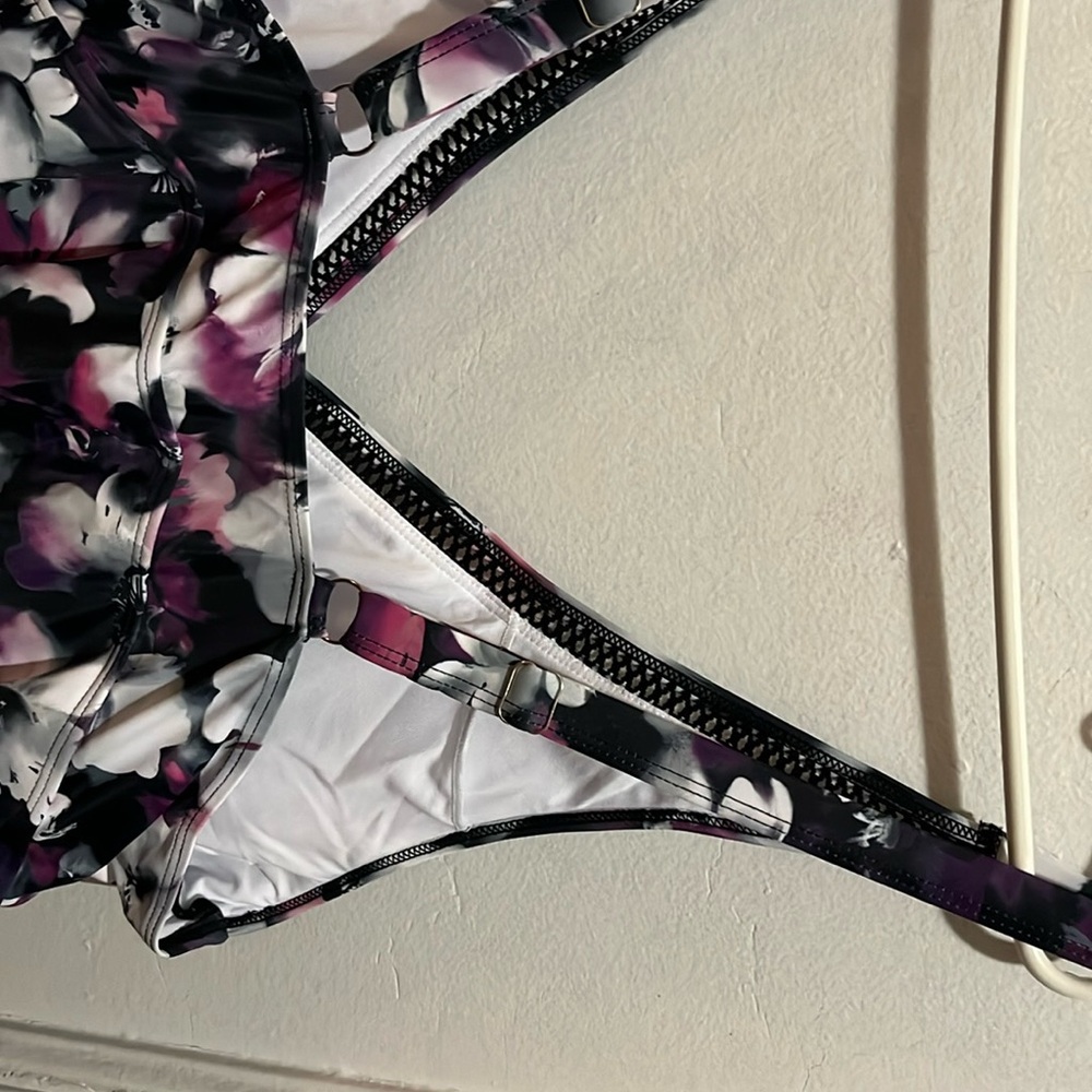 Floral Print Swimsuit - Picture 5 of 9